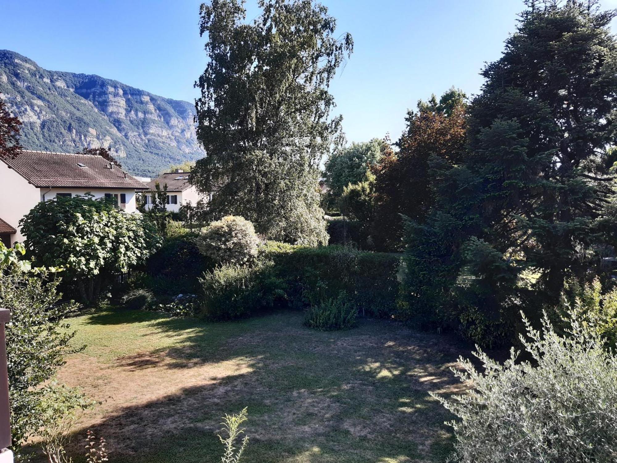 Rest In A Garden Habitación en casa particular *